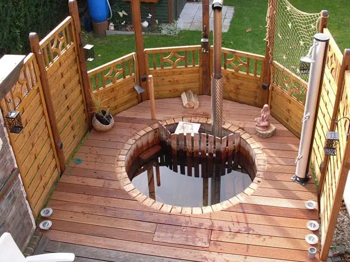 Einbauzuber Holz in Terrasse