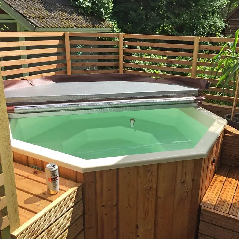 Einbauzuber GFK in Terrasse mit Abdeckung