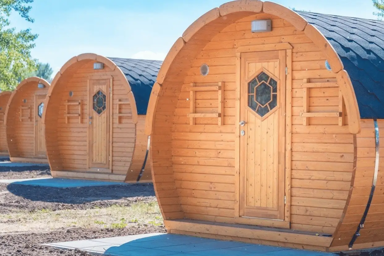 Campingfaesser Außenansicht auf Campingplatz 3 Stück Frontansicht