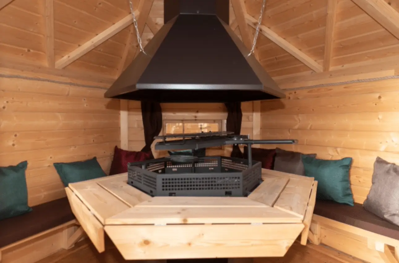 Grillhütte Kamin und Grill