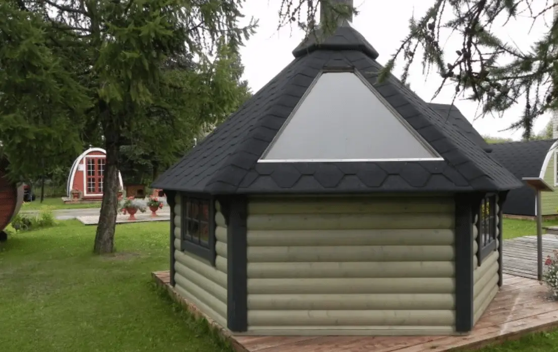 Grillhütte mit Panorama Fenster