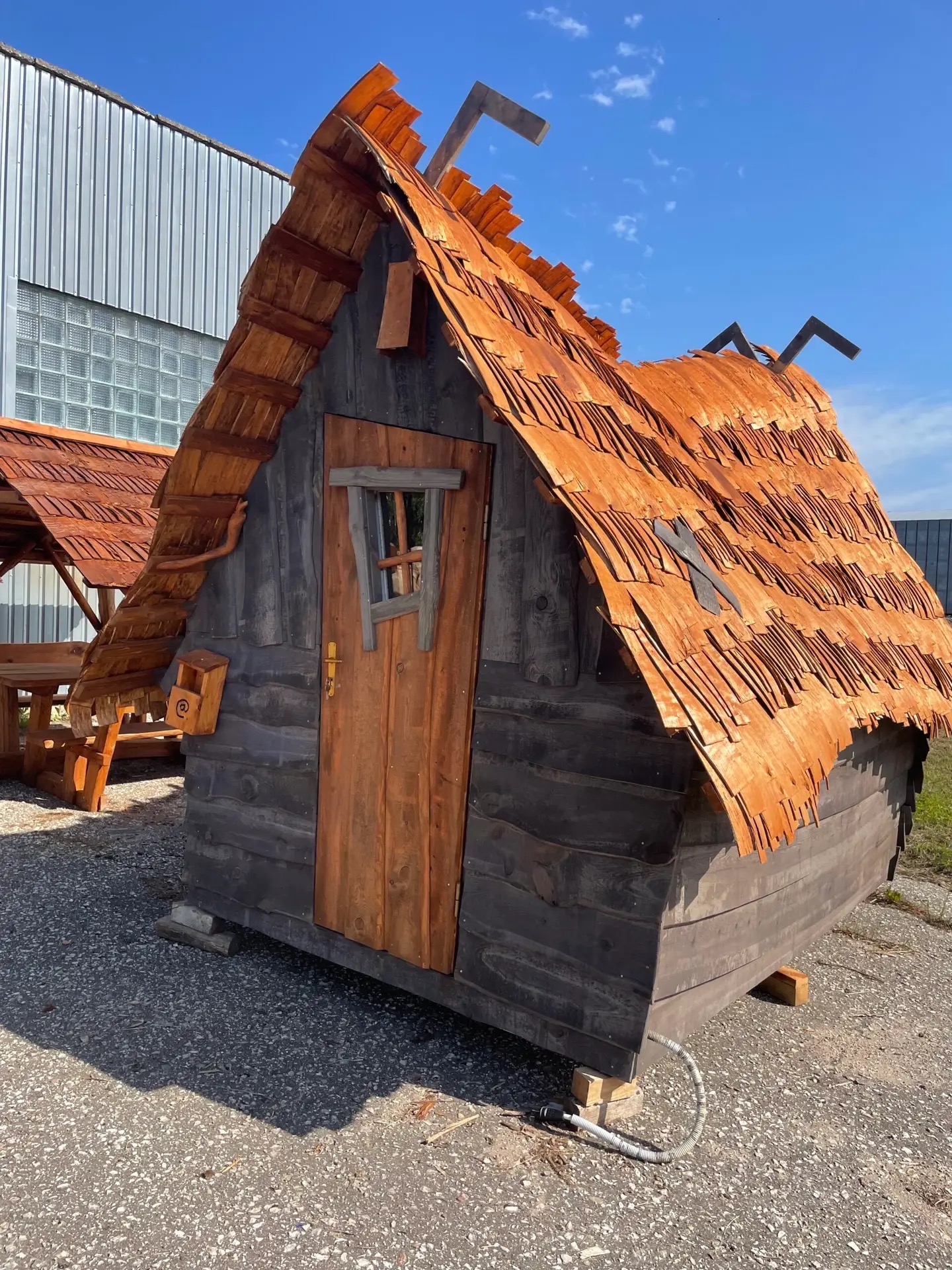 Hexenhaus Bausatz mit Holzschindeln