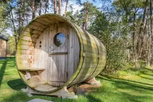 Fasssauna im Wald